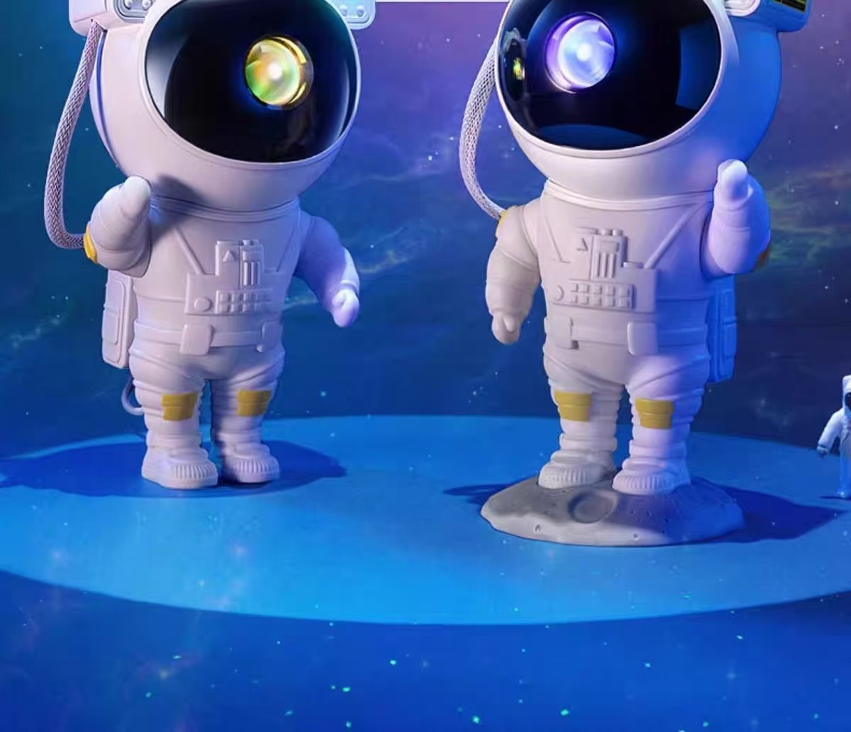 跨界爆款氛围灯USB站姿宇航员星空投影灯儿童房装饰多功能小夜灯