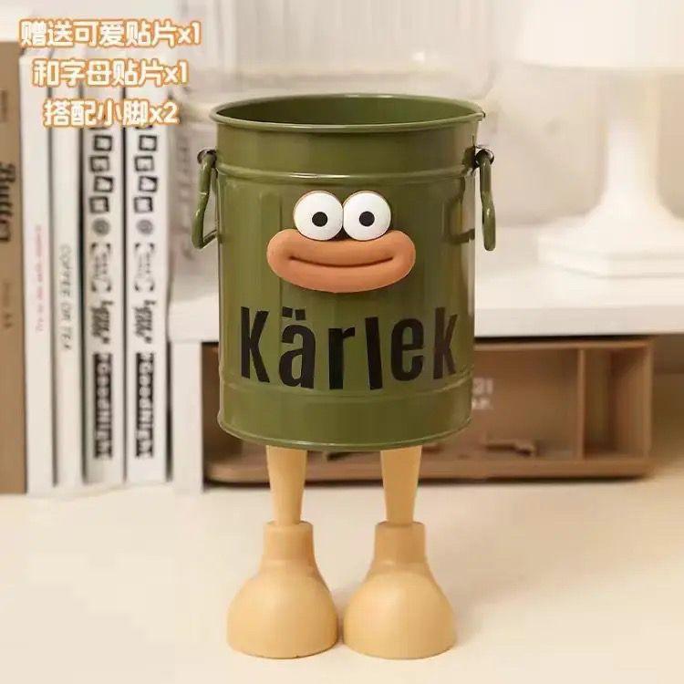 Green + sausage mouth + yellow thighs