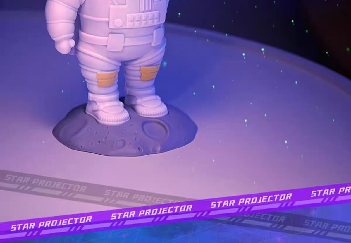 跨界爆款氛围灯USB站姿宇航员星空投影灯儿童房装饰多功能小夜灯