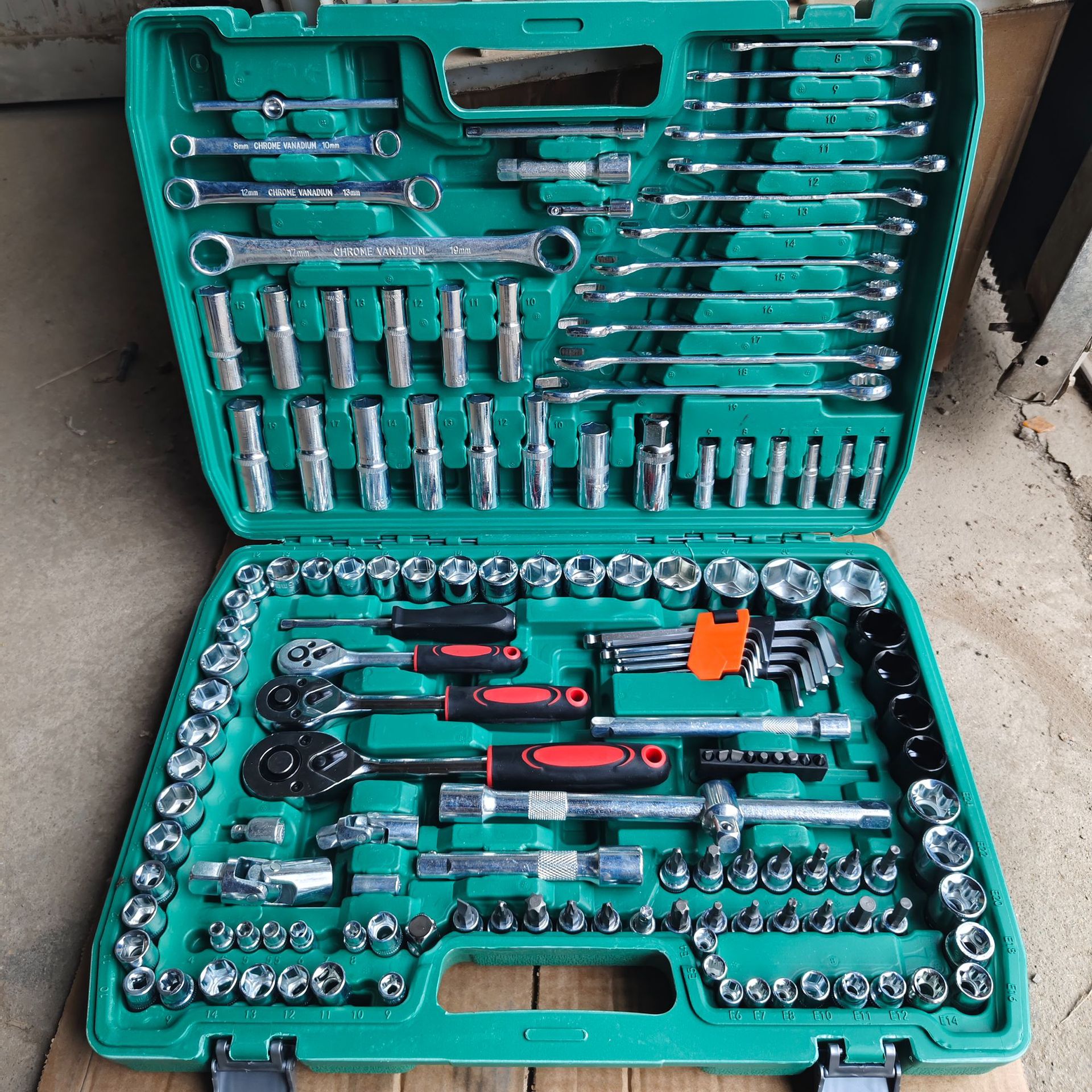 151pcs Socket Wrench Set Universal Sleeve Ratchet Hand Repair Machine Combination Tool